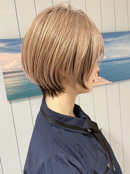 ブルー(BLUE)の写真/周りからの「褒められショート」で旬を先取り♪毎朝のセットもしやすいカットがオススメ★水戸