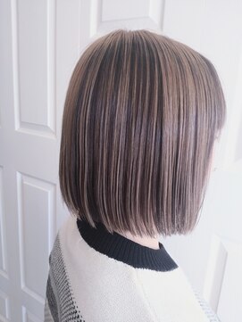 美容室 ウーヴリール(ouvrir) ぱつっとボブ×アンブレラカラー・モカベージュ