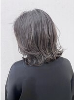 ベルム(Belme)&nbsp;3Dプラチナカラーハイライト外ハネくびれボブ