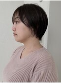 上品なブラウンカラーと丸みショート