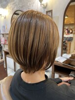 ヴィアンカ(Vianca) 大人ショートボブ