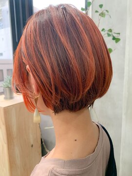 テトヘアー(teto hair) ショートボブ、オレンジベージュ、前髪インナーカラー