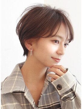 ロビー 表参道(ROBBY) 前髪長めショート／大人ショート／表参道／30代40代