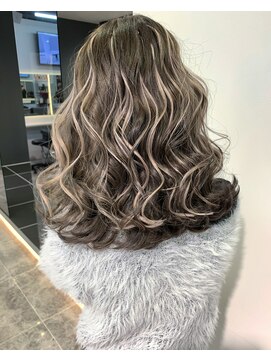 ラピス 千葉(Lapis) ダークアッシュ×シールハイライトスタイル☆