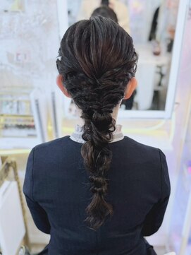 アトリエビューティーアミュ(atelier beauty AmU) 結婚式 列席 二次会 お呼ばれ 編みおろしポニー