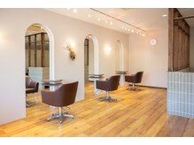 自然光が差し込む明るい店内☆