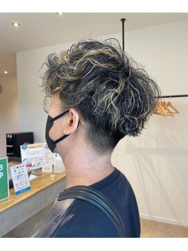 ミナモ(MINAMO) マッシュパーマ/ハイライト/刈り上げショート/20代30代40代50代