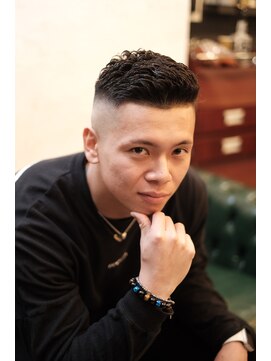 ブロートーキョーバーバーショップ 神田店(Bro Tokyo BARBERSHOP) 【神田】バーバーハイスキンフェード