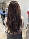 ロングの褒められ巻き髪ヘア ピンクブラウン 2025トレンドカラー