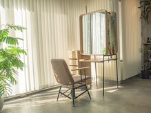 サロン シー(salon sea)の雰囲気（植物が多く温かみがある店内です。長い時間でも楽なチェア。）