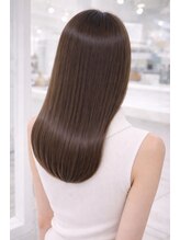 「大人のための、続けられるツヤカラー。」