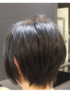 ディーヘアーデザイン(d.HAIR DESIGN) 黒髪で軽さを！