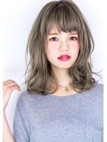 ベージュ ＆外国人風切りっぱなしひし形シルエット