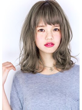 ヘアサロンガリカアオヤマ(hair salon Gallica aoyama) ベージュ &外国人風切りっぱなしひし形シルエット