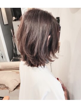 ミッシェル アフロート(michelle afloat) 20代30代40代50代小顔ひし形後頭部キレイ外ハネCカーブカット