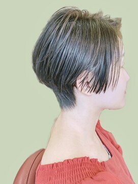 フリップビーアヴェダ(FLIP B AVEDA) セミウェットなショートスタイル