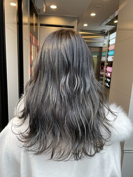 ルイス(L'wis) ブリーチなし!!ダークグレーアッシュ♪担当朝長