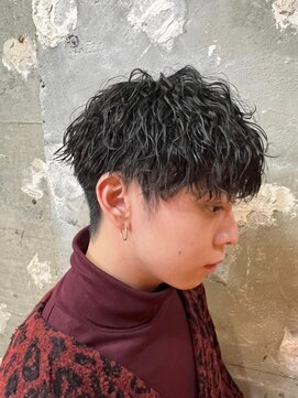 アカ(ACA) マッシュ　ツイストスパイラル　波巻　パーマ　センターパート