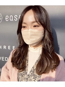 アーティザナル ニノミヤ(artisanale) 細めハイライトを入れたロングスタイル