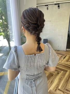 リジー(Litzy) 甘め編みポニー