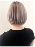 ハイライト白髪ぼかしダブルカラーインナーカラーショートボブ
