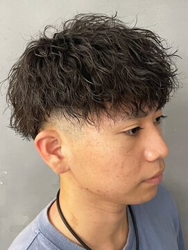 バース バイ ハピネス(BIRTH by happiness) 奈良フェードマッシュ強め縦落ちツイストスパイラルパーマ