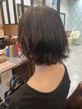 ハグヴィアン(HUG BIEN) デジタルパーマ、平巻き可愛いウェーブ