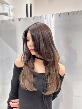 ロムーク 表参道(LOMKH) ミディアムレイヤーロングレイヤーカット顔周りブラウンベージュ