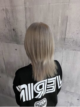 イースブルーレア(Y’s BLUE le'a) ホワイトグレージュ