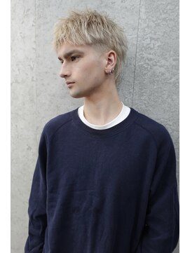 ソーレ(sole) マレットヘアー　ブリーチカラー　メンズウルフ