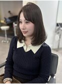グレージュミディアムレイヤーセンターパート海外ヘア
