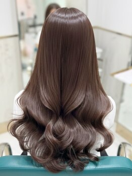 グルグル 札幌大通(GULGUL)の写真/髪質改善で理想のツヤ髪を追求。ダメージやエイジングケアにも寄り添うトリートメント◎/札幌大通り