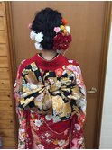 流行りの波ウェーブをとりいれて可愛いアレンジヘア