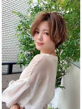 マリアバイアフロート(Maria by AFLOAT) 【重山】耳掛けウエーブパーマフォギーベージュスリークボブ