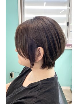 ホロー(Hollow) 大人綺麗めショートボブ×白髪ぼかし