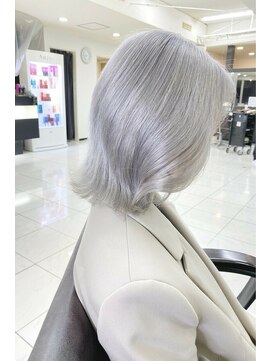 リア 大阪梅田(Ria) ~シルバーカラー くびれボブ~【Ria 大阪 梅田】
