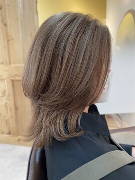 ティダスマイル(tida smile) ブリーチ×ミルクグレージュ ミディアムウルフ