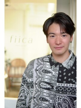 フィーカ(fiica) メンズナチュラルストレート　かき上げヘア