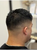 王道フェード短髪スタイル