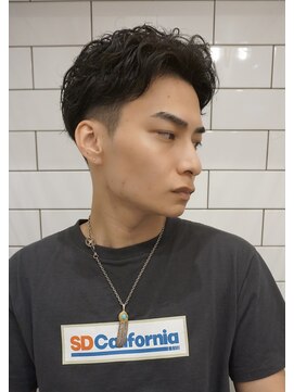 スワッグバーバースタジオ(SWAG BARBER STUDIO) ビジカジ七三ツーブロックリバースパーマ