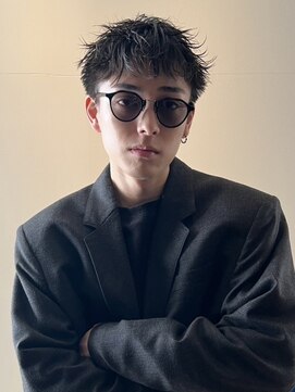 ノイ(noi) センターパートニュアンスパーマ刈り上げツーブロックメンズヘア