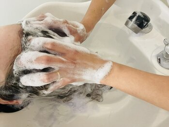 エスパスヘアー(Espace Hair)の写真/【北長瀬/問屋町】全メニューヘッドスパ付き◎フルフラットシャンプー台で癒しのひと時をお過ごください＊