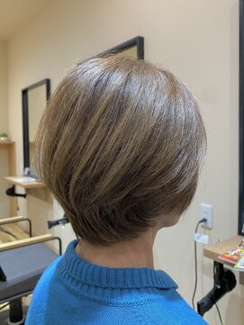 大人女性のハンサムショート