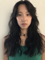 ナヌークカフラ(nanuk kafla)&nbsp;しっかりめのパーマをかけてアレンジを楽しむ