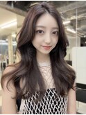小顔に見せる韓国ヘア 流れる顔まわりカット 透明感カラー
