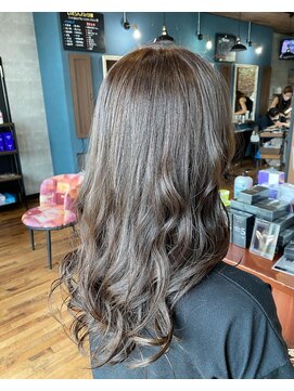 ロイズ ヘアデザイン アンド スパ(LOES) シルバーアッシュ