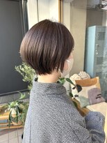 ニュイ(Nuii)&nbsp;丸みがかわいいボブショート＆オリーブグレージュカラー