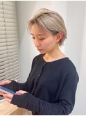 耳掛けショートボブ