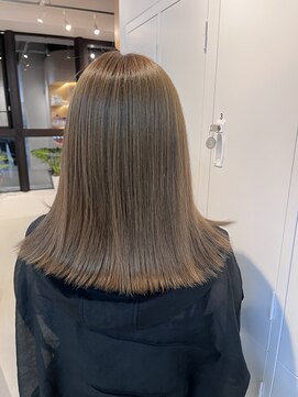 シダ(sida SAIIN) 20代30代くすみ赤味ゼロベージュ