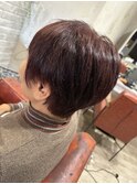 ショートヘアのベリーピンクスタイル